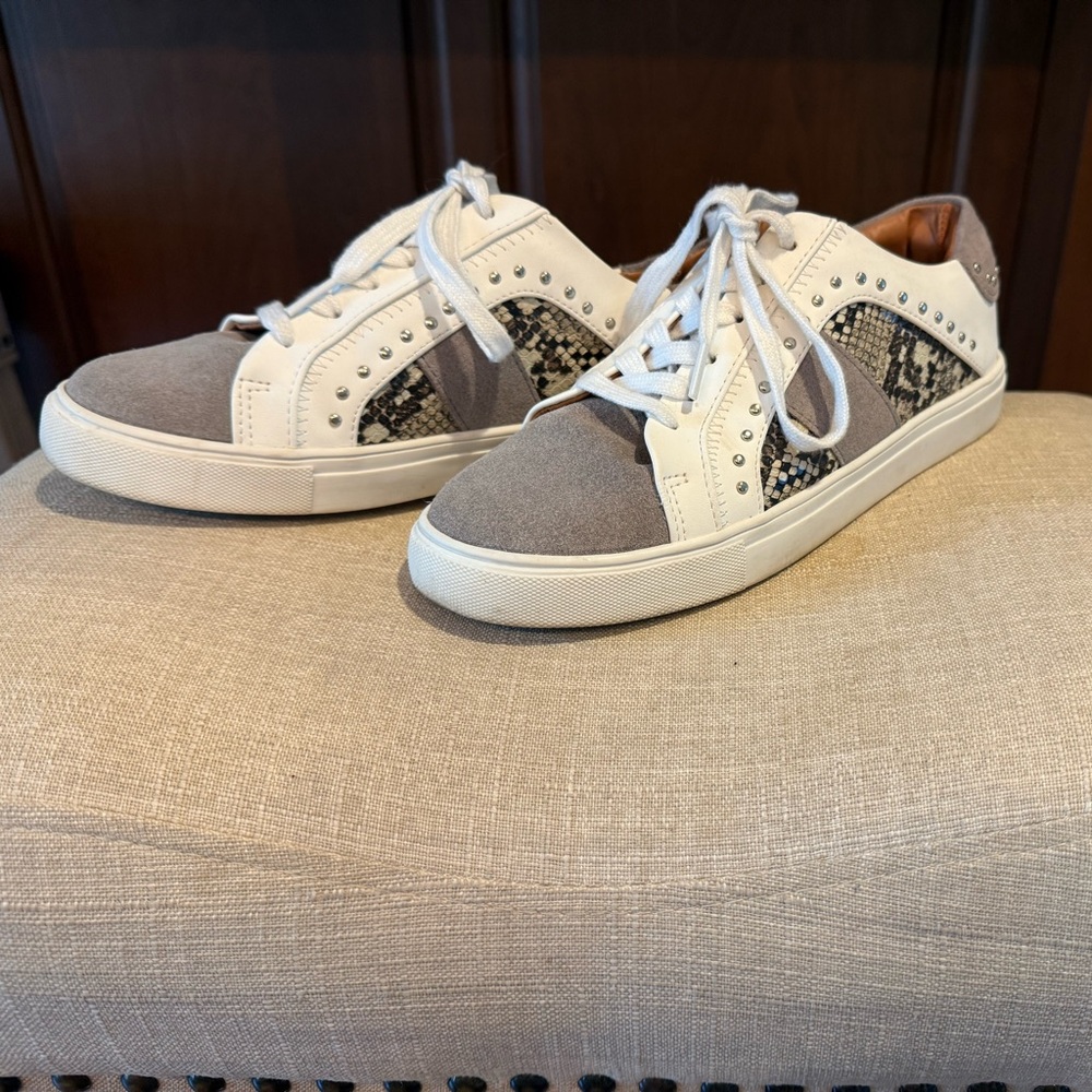 Steve Madden sneakers size 7
